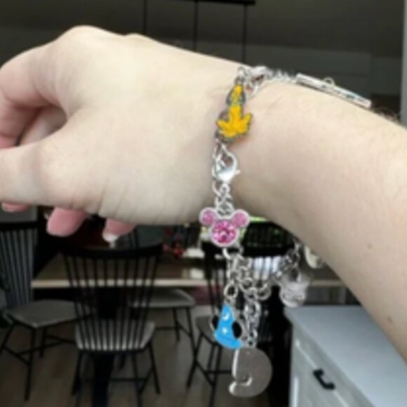 *Disney Charm Bracelet - Picture 1 of 6